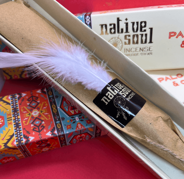 Une boîte d’encens Palo Santo & Copal