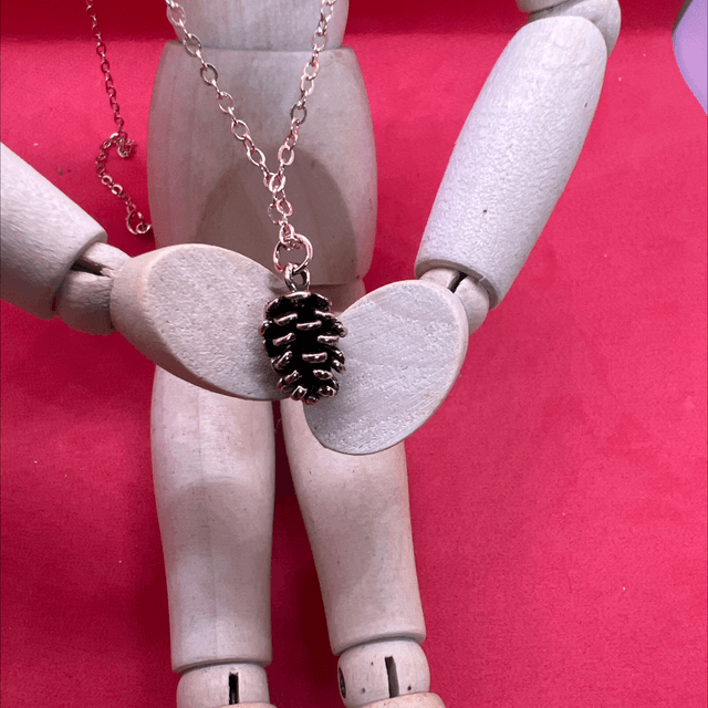 Collier Pomme de Pin – Symbole de Renaissance et de Connexion Spirituelle