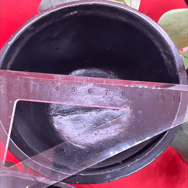 Chaudron en fonte pentagramme - 11cm de diamètre 