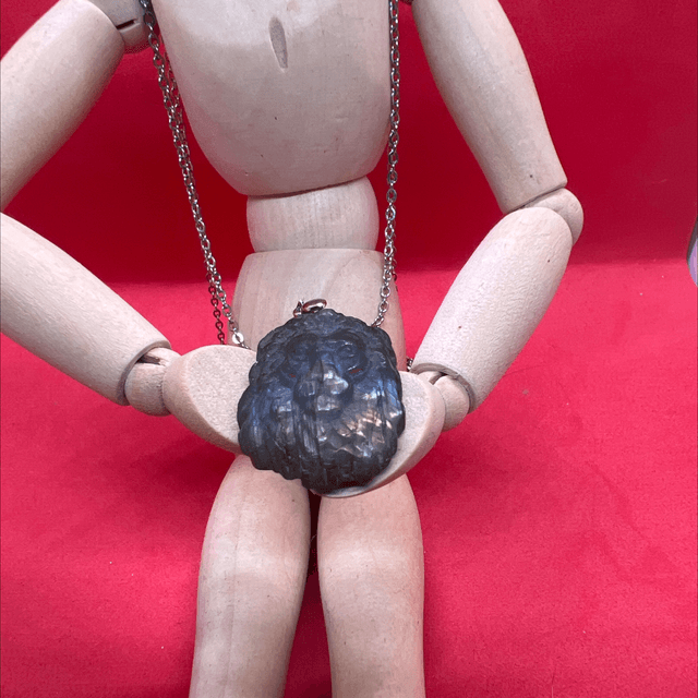 Collier Tête de Lion en Labradorite – Protection et Puissance Intérieure