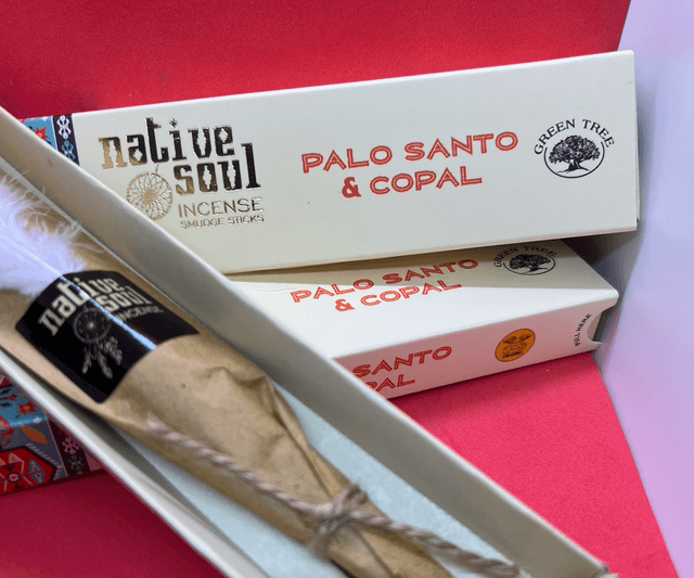 Une boîte d’encens Palo Santo &amp; Copal